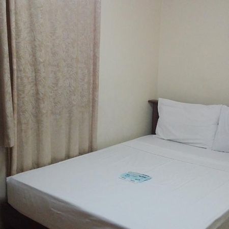 Отель Isabelle Royale Makati Макати Экстерьер фото