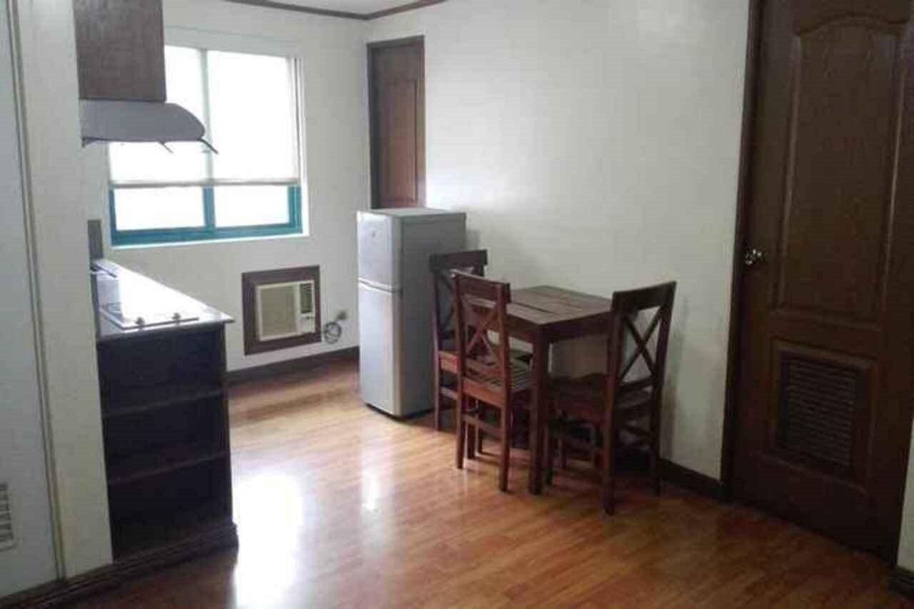 Отель Isabelle Royale Makati Макати Экстерьер фото