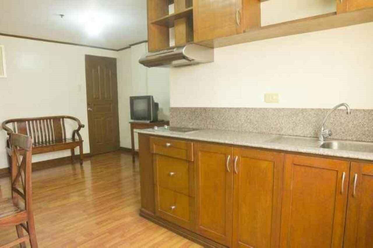 Отель Isabelle Royale Makati Макати Экстерьер фото