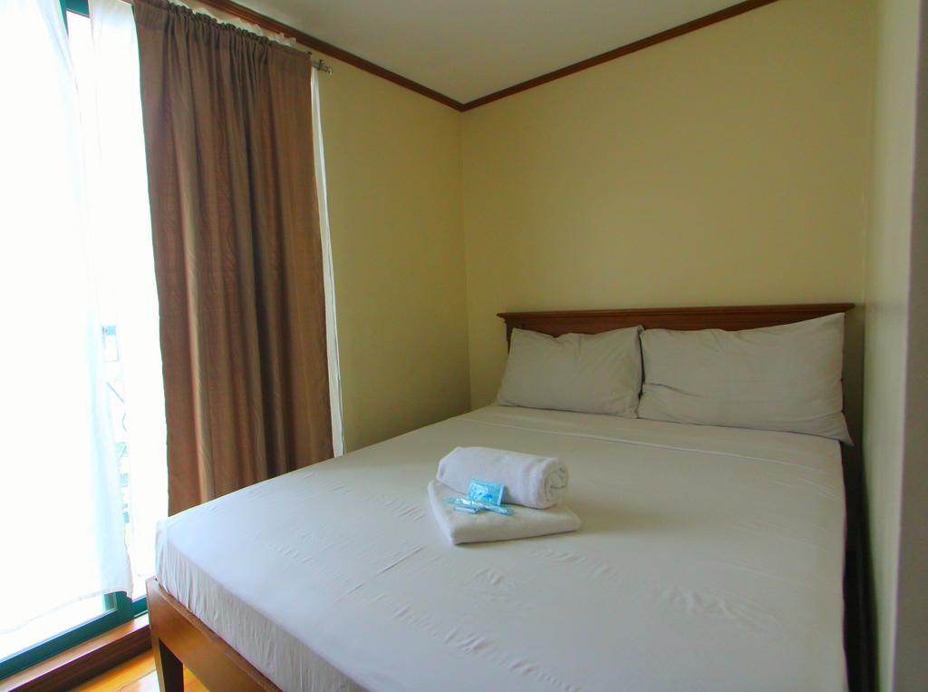 Отель Isabelle Royale Makati Макати Номер фото