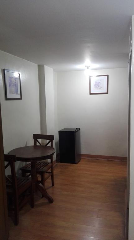 Отель Isabelle Royale Makati Макати Экстерьер фото
