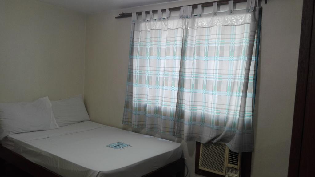 Отель Isabelle Royale Makati Макати Экстерьер фото
