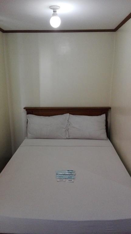Отель Isabelle Royale Makati Макати Экстерьер фото