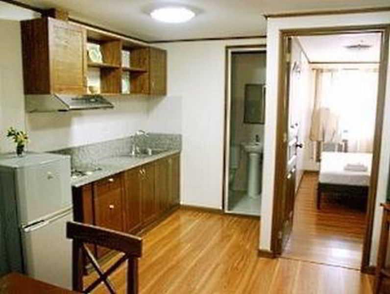 Отель Isabelle Royale Makati Макати Экстерьер фото